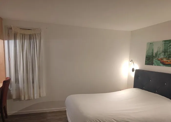 Fasthotel Paris Ouest Bouafle