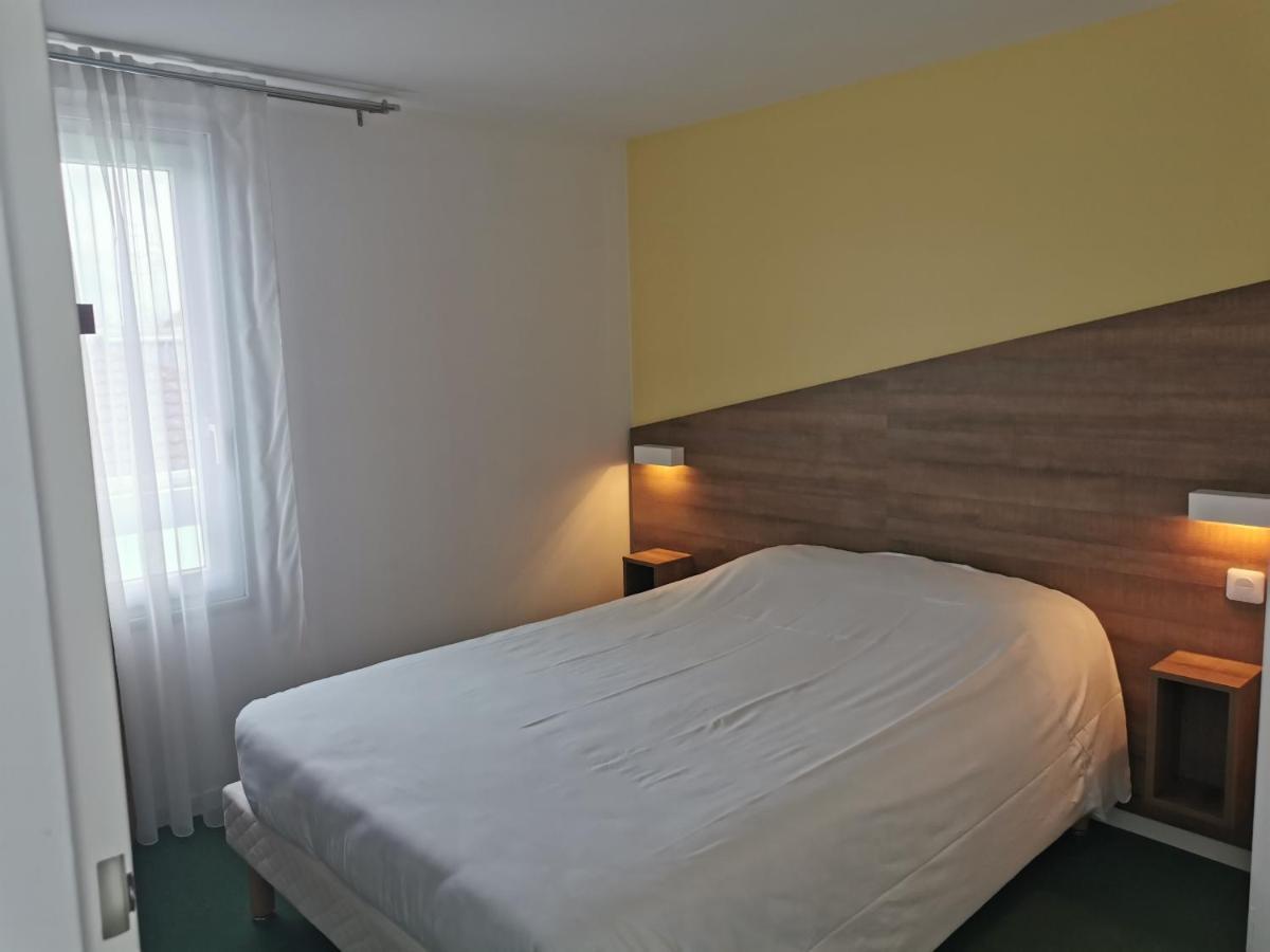 Fasthotel Paris Ouest 2*