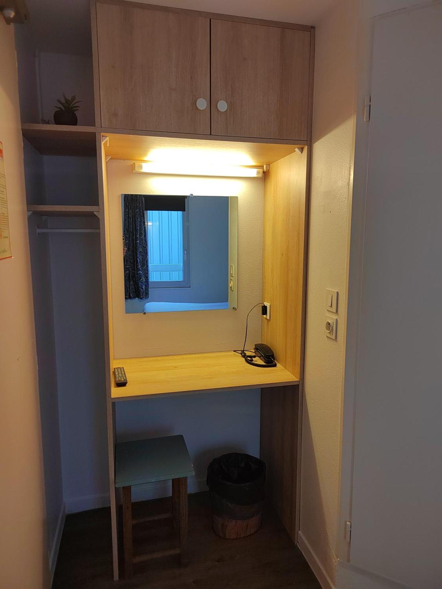 Hotel Fasthotel Paris Ouest 2*