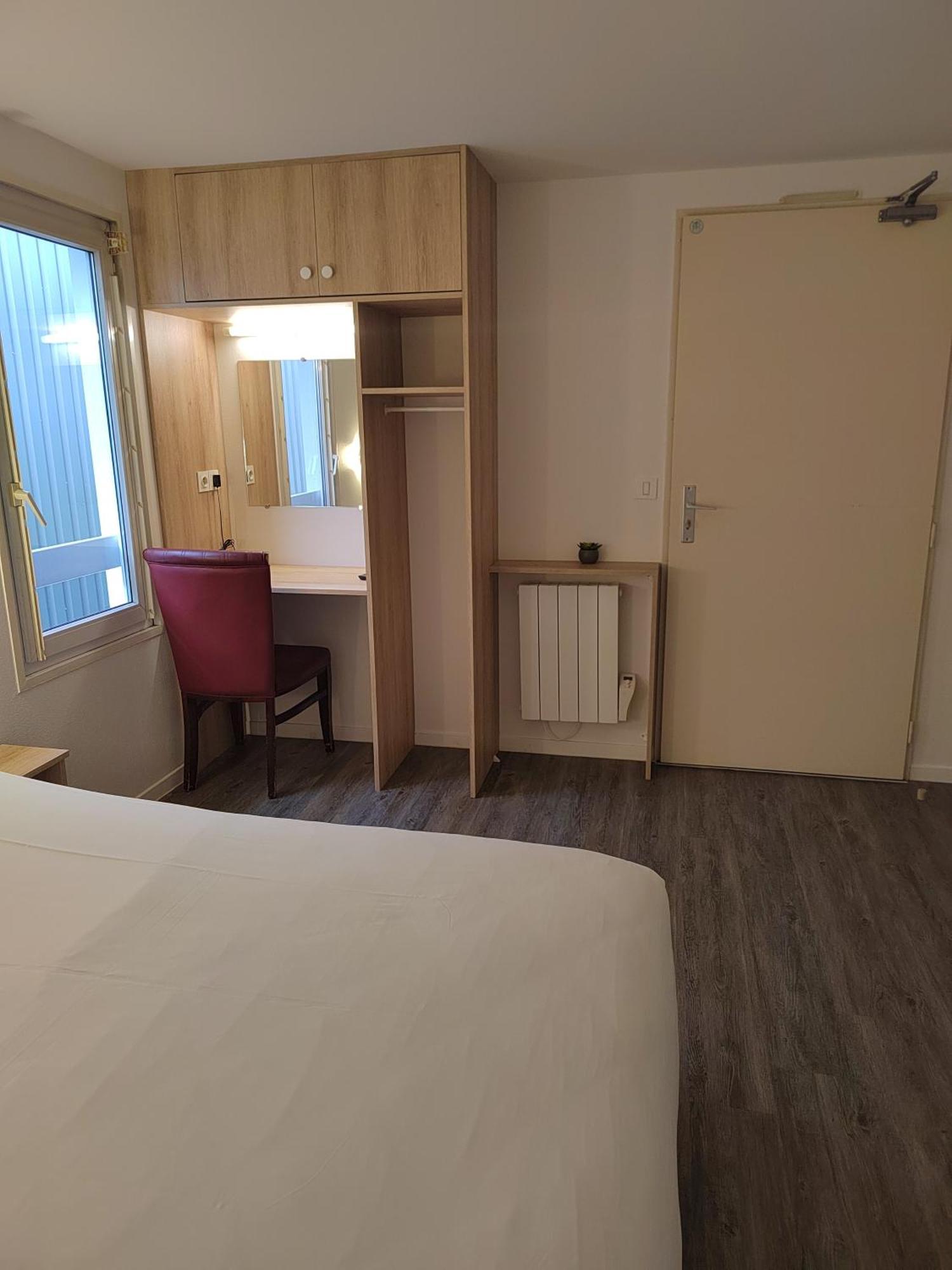 Fasthotel Paris Ouest